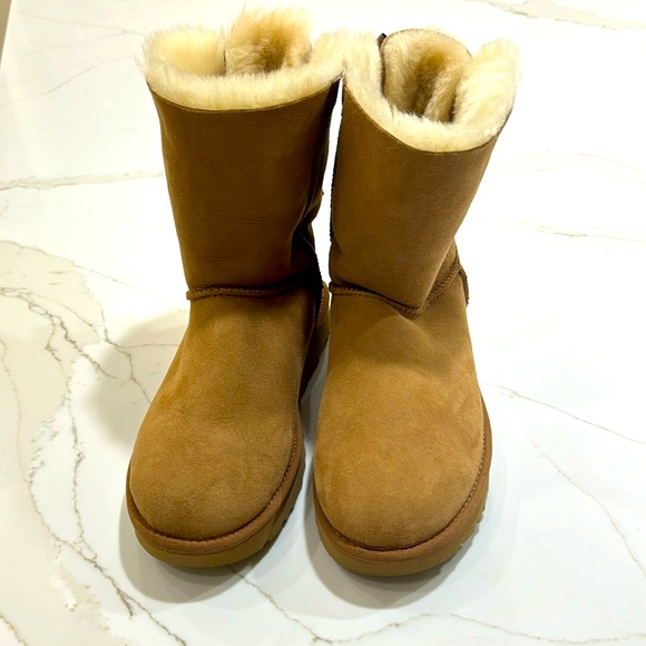 UGG Shoes - Ugg Bailey bows worn once size 9